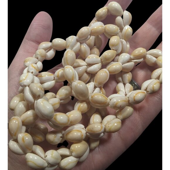 Vintage Summery Beach Themed Cowrie Shell Necklace - Picture 3 of 5